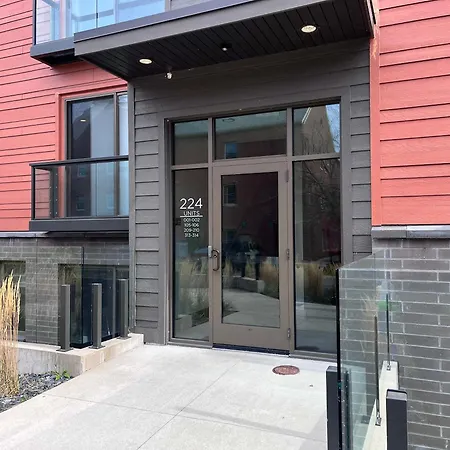 Modern Condo 210 Just Blocks From Lake Michigan